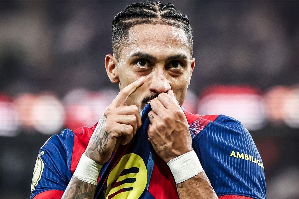 Raphinha: Barcelona taageero badan kama filayn, Flick-na maskaxdayda ayuu beddelay