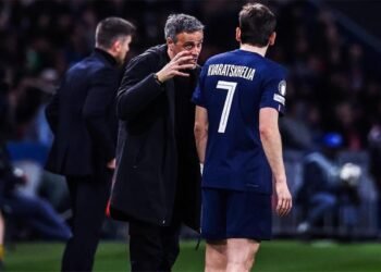 Kvaratskhelia: Luis Enrique ayaa iga dhigay ciyaaryahan fahamkiisu u dhow yahay tababare