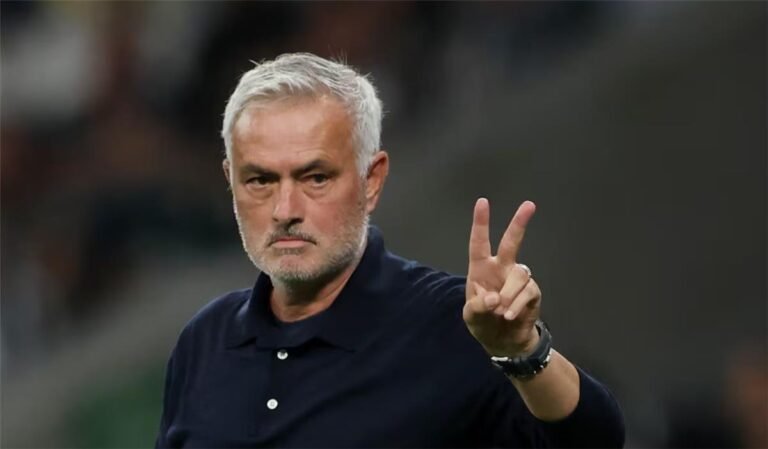 Mourinho: “Ii muujiya muuqaalka, mana dhibsan dooni inaan qirto khalad”