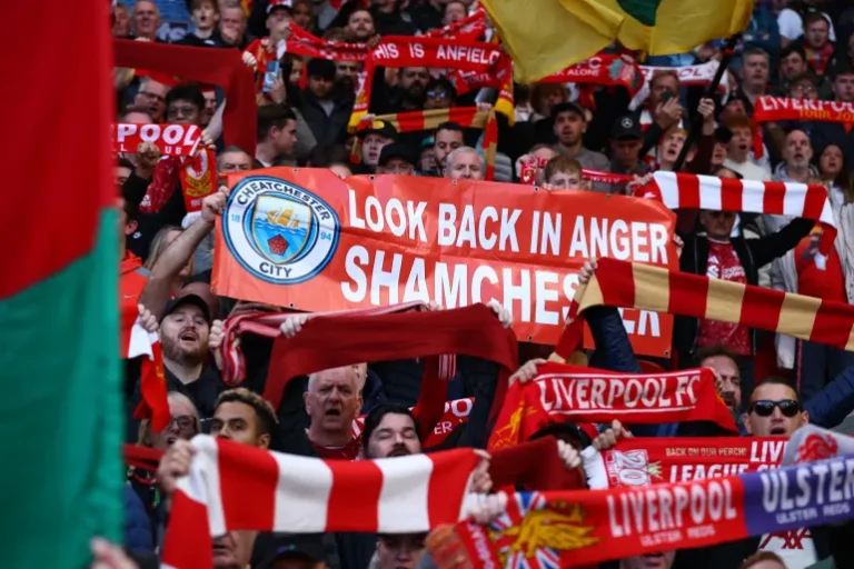 Taageerayaasha Liverpool oo Manchester City ku qaabilay heeso kudigasho ah iyo boorar jees-jees ah
